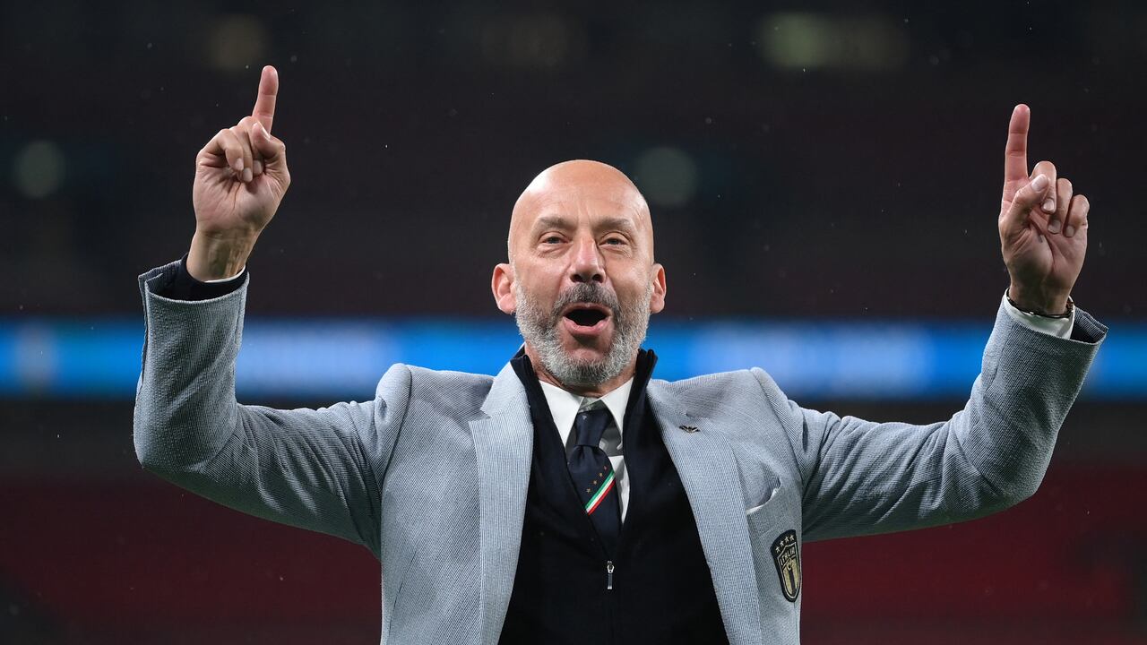(FILES) In this file photo taken on July 12, 2021 Italy's delegation chief Gianluca Vialli greets supporters after Italy won the UEFA EURO 2020 final football match between Italy and England at the Wembley Stadium in London on July 11, 2021. - Former Italian international Gianluca Vialli died, his ex-club Sampdoria said on January 6, 2023. (Photo by Laurence Griffiths / POOL / AFP)