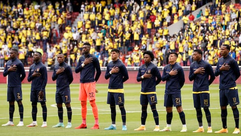 Jugadores de Ecuador formados antes del duelo ante Brasil