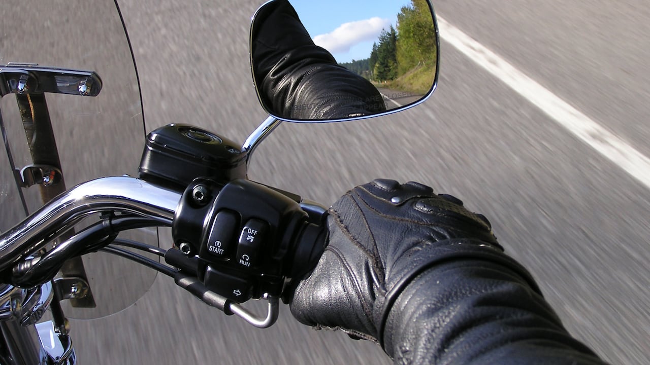 Cómo apretar los espejos de una moto en minutos