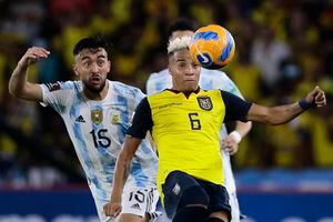 Byron Castillo enfrentando a la Selección Argentina en un partido de eliminatorias el pasado 29 de marzo