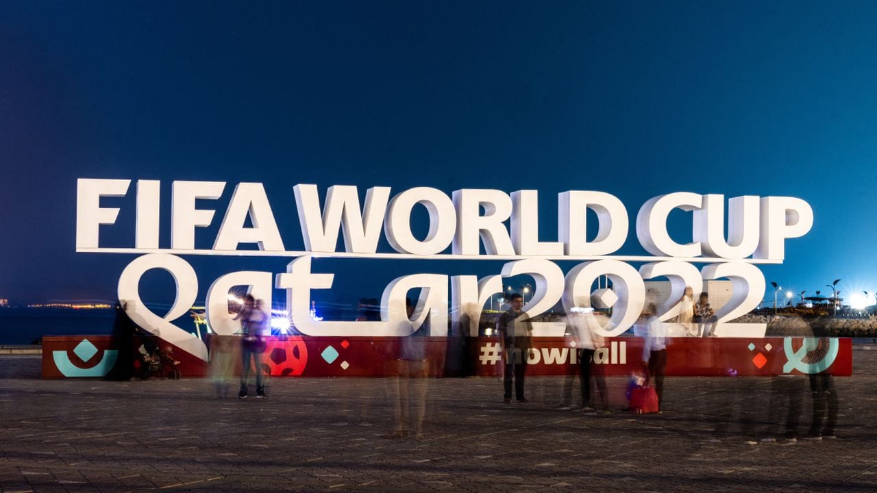 Visitors take photos with a FIFA World Cup sign in Doha on October 30, 2022, ahead of the Qatar 2022 FIFA World Cup football tournament.
AFP/Jewel SAMAD
