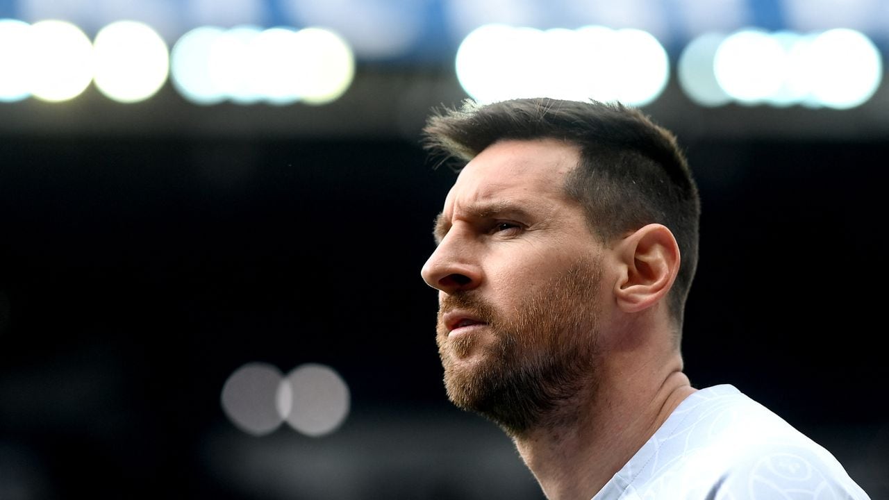 Paris Saint-Germain's Argentine forward Lionel Messi looks on as he warms up prior to the French L1 football match between Paris Saint-Germain (PSG) and FC Lorient at The Parc des Princes Stadium in Paris on April 30, 2023. (Photo by FRANCK FIFE / AFP)