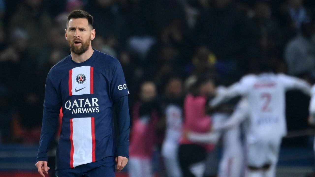 Messi reacciona al gol de la victoria de Lyon en el Parque de los Príncipes