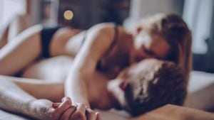 pareja en el dormitorio sexo
