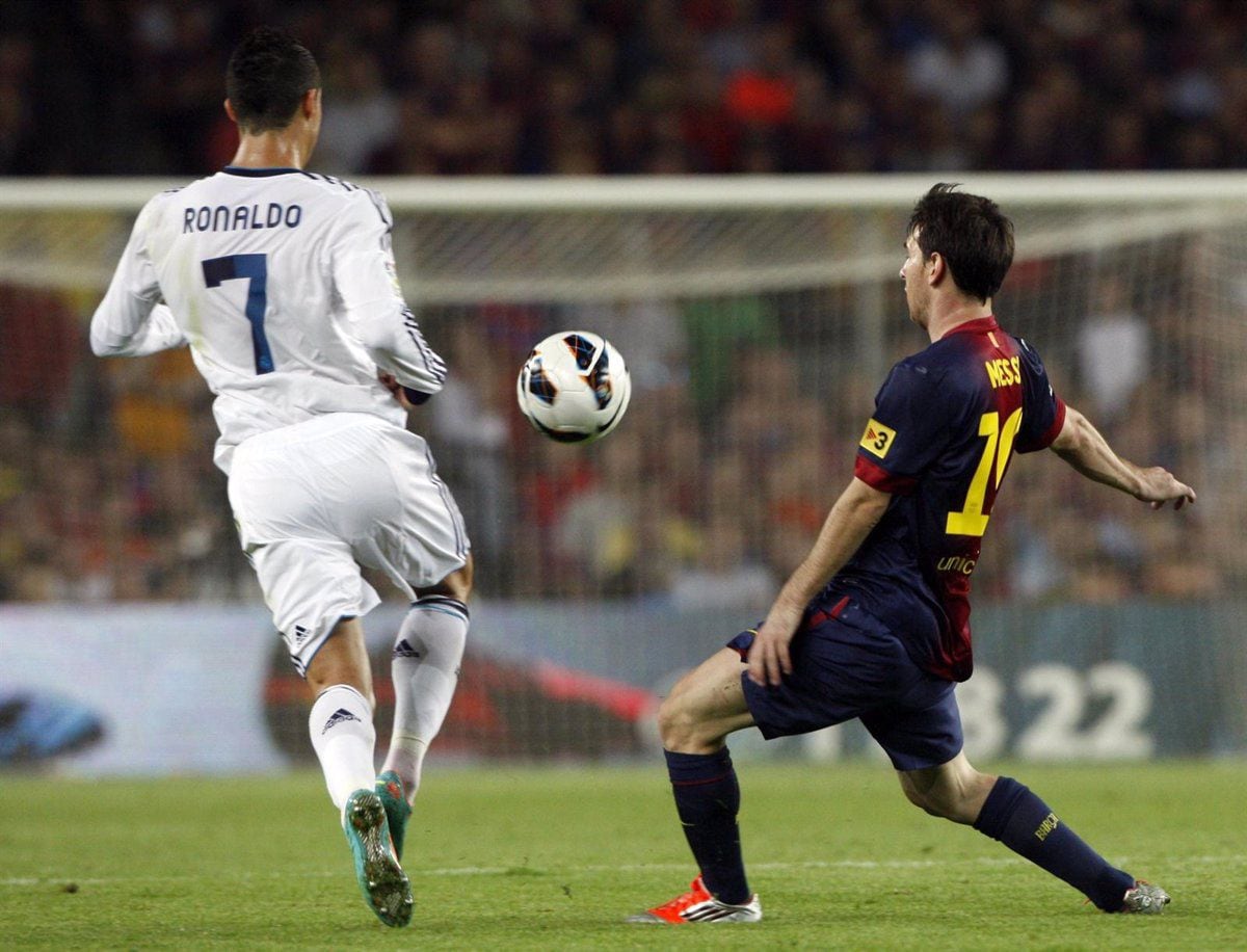 Cristiano Ronaldo y Lionel Messi durante un enfrentamiento en 2012