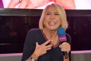 La presentadora de televisión peruana Laura Bozzo habla durante la presentación del nuevo programa de televisión 'Que pase Laura' en Imagen Televisión el 12 de abril de 2022 en la Ciudad de México, México. (Foto de Medios y Media/Getty Images)