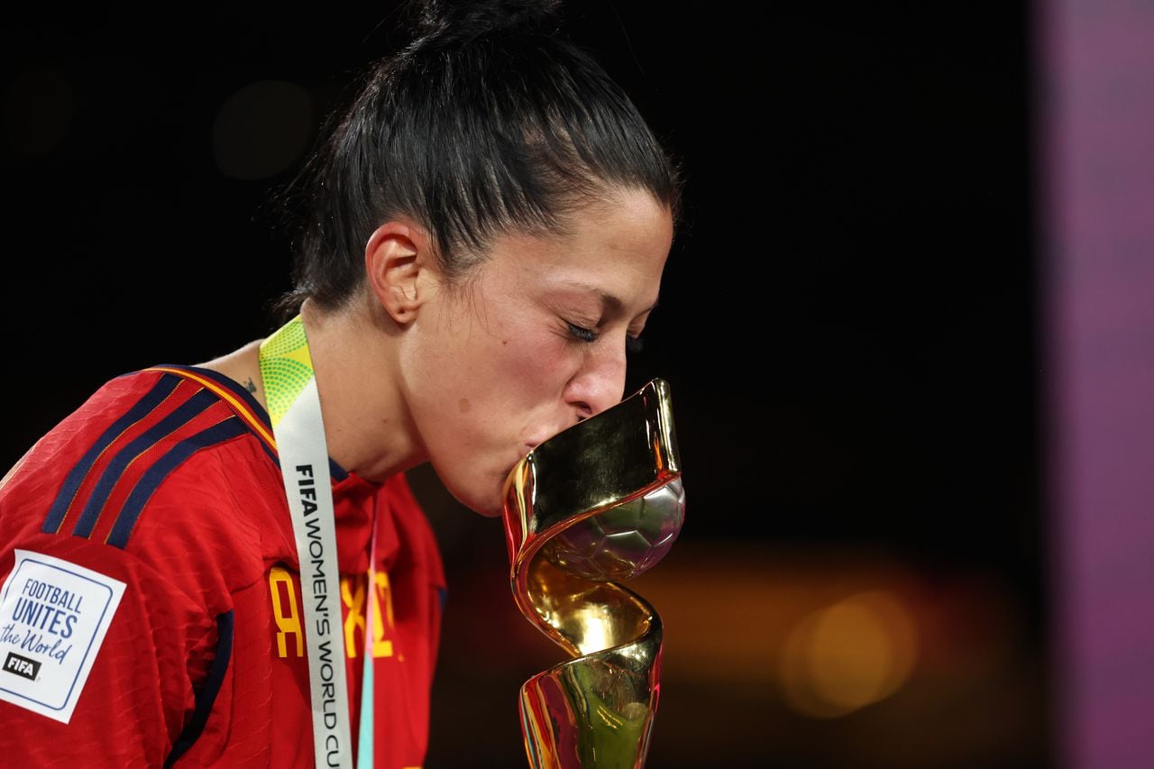 SYDNEY, AUSTRALIA - AUGUST 20: Jennifer Hermoso of Spain kiss the FIFA Women's World Cup Trophy after the team's victory in the FIFA Women's World Cup Australia & New Zealand 2023 Final match between Spain and England at Stadium Australia on August 20, 2023 in Sydney / Gadigal, Australia. (Photo by Alex Pantling - FIFA/FIFA via Getty Images)